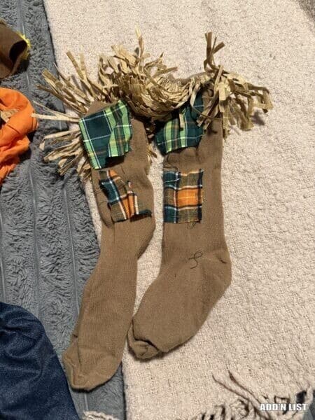 Scarecrow costume girl
