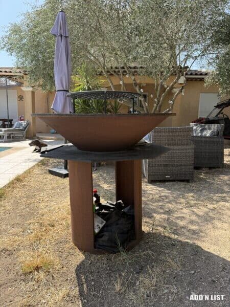 Outdoor fire pit / brazier