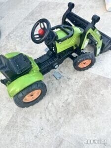 Pedal tractor
