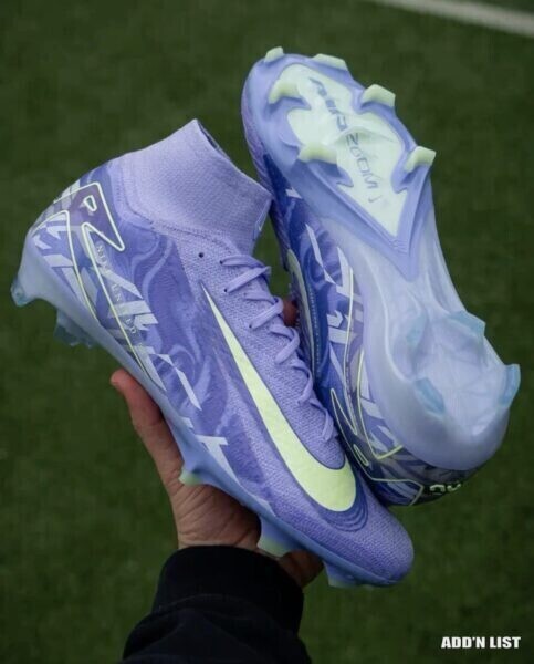 Soccer boots