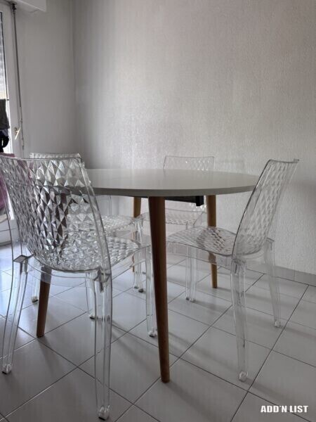 Round Extendable Dining Table