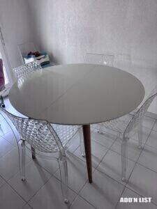 Round Extendable Dining Table