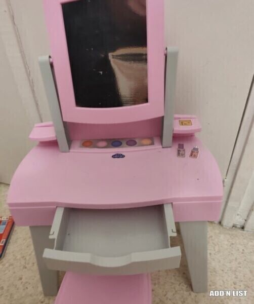 Pink Kids Vanity Table with Mirror (1/2)