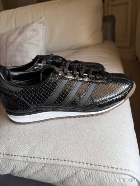 Sneakers Adidas (1/3)