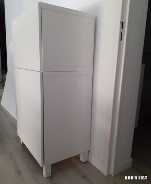 White Storage Cabinet / Cupboar (1/3)