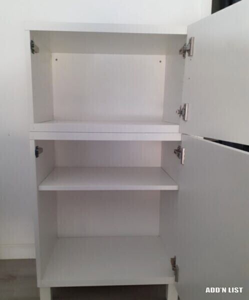 White Storage Cabinet / Cupboar (2/3)